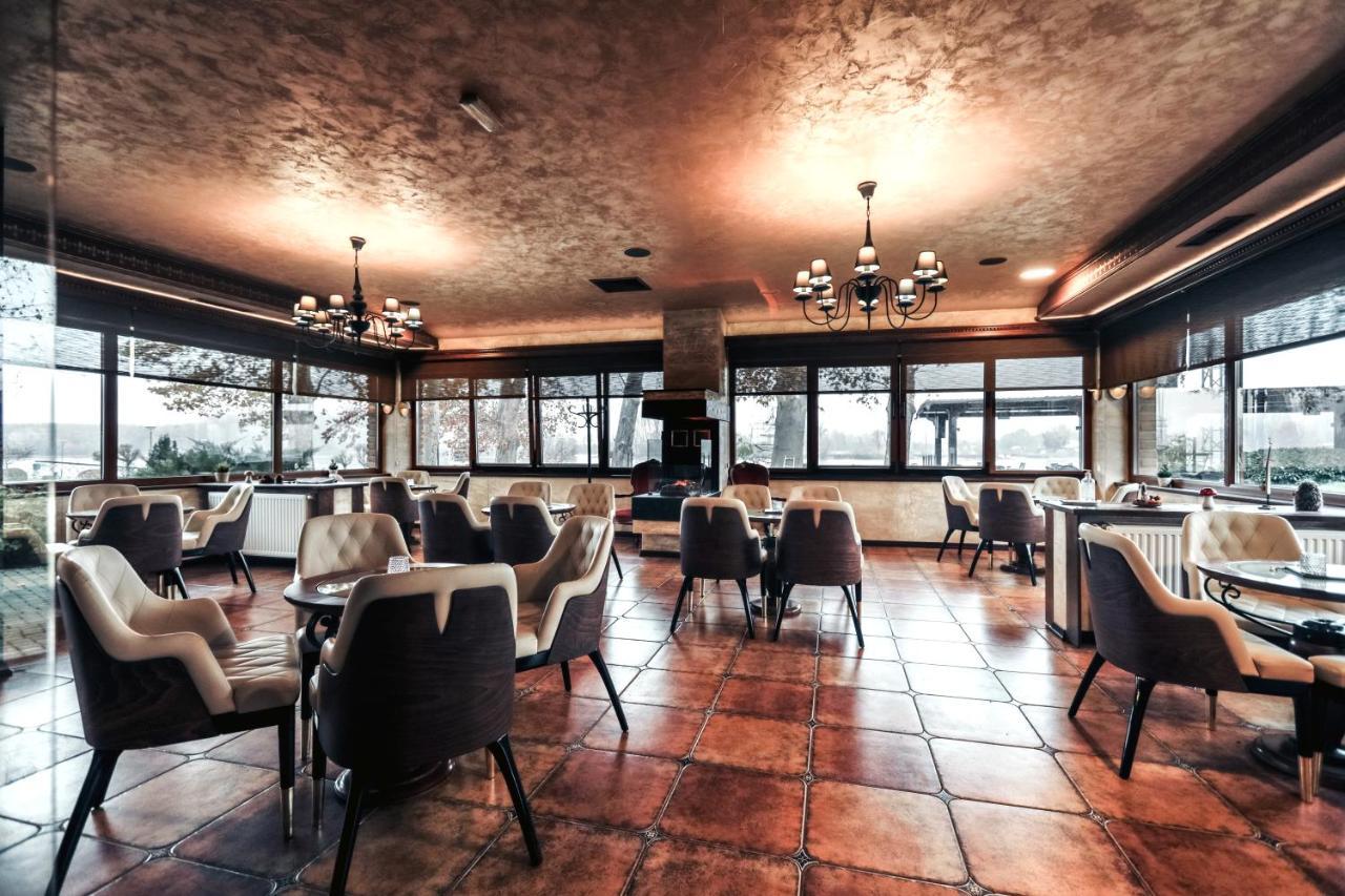 Hotel Dunav Ilok Extérieur photo
