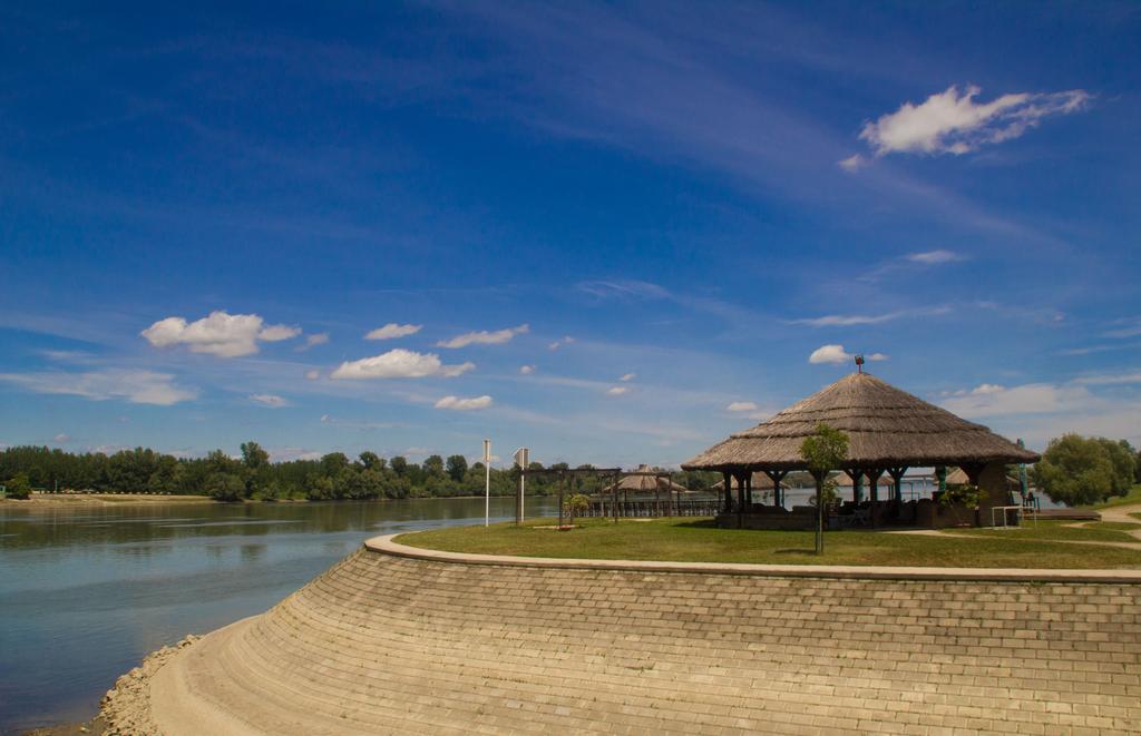 Hotel Dunav Ilok Extérieur photo